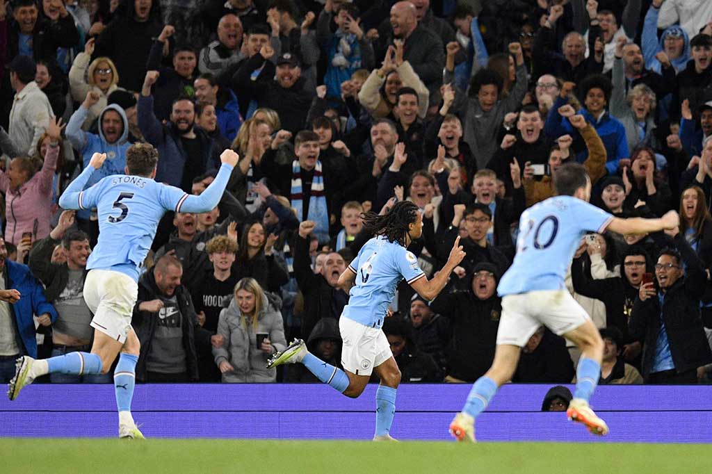 The Citizens berhasil memimpin saat babak kedua baru berjalan lima menit atau tepatnya pada menit ke-50. Nathan Ake mencetak gol lewat sundulan setelah menyambut tembakan bebas Riyad Mahrez. Skor menjadi 1-0.