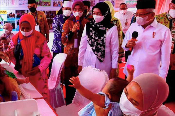 Di tempat ini, Wapres mengecek secara langsung berbagai upaya penanganan stunting di Kota Bengkulu, mulai dari proses screening terhadap para balita, pemberian makanan tambahan, hingga pemantauan kesehatan balita secara berkesinambungan.