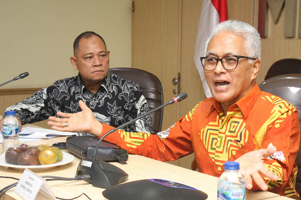 Selanjutnya, dalam Pasal 48 Perbawaslu 9/2022 disebutkan apabila hasil mediasi para pihak tidak bersepakat, maka sengketa dengan penyelenggara pemilu diselesaikan melalui adjudikasi.