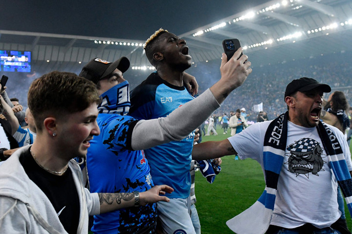 Hasil imbang ini sudah cukup bagi Napoli untuk menyegel gelar juara karena raihan 80 poin dari 33 pertandingan Il Partenopei sudah tidak mungkin dikejar oleh kompetitor terdekatnya Lazio yang kini mengumpulkan 64 poin dengan lima pertandingan tersisa.