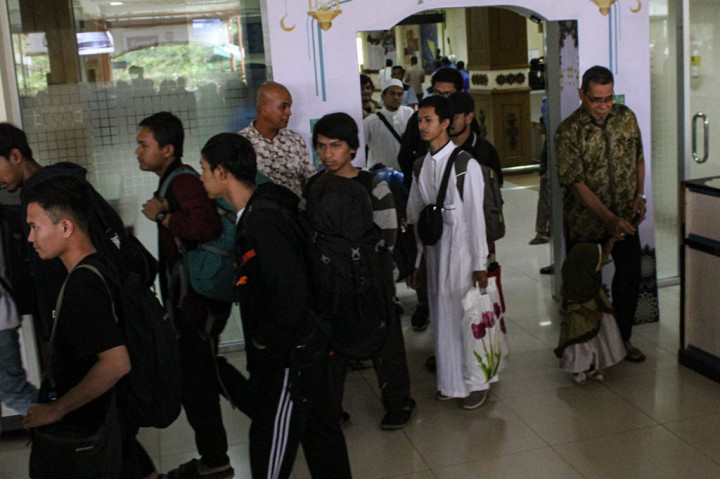 Berdasarkan data dari pemerintah, ada sebanyak 57 orang warga Aceh yang berada di Sudan dan akan dipulangkan secara bertahap oleh pemerintah. Kebanyakan warga Aceh di Sudan merupakan pelajar yang sedang menempuh pendidikan akhir (mahasiswa). 