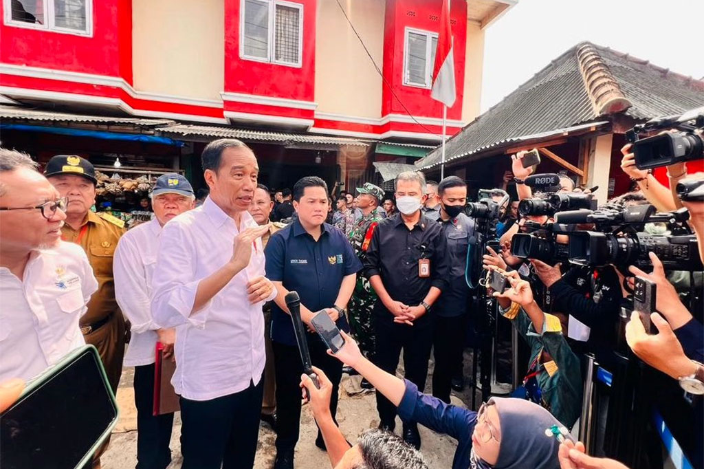 Presiden dalam kesempatan itu juga mengingatkan agar jangan sampai pasokan kurang. Untuk itu, lanjut dia, pentingnya infrastruktur jalan guna menurunkan biaya logistik. 