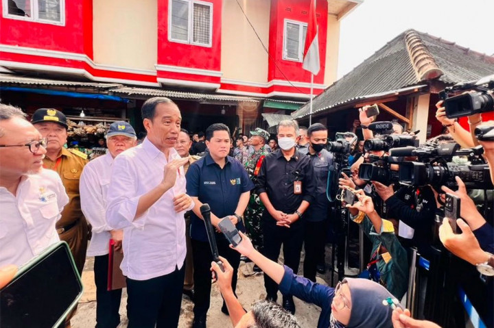 Presiden dalam kesempatan itu juga mengingatkan agar jangan sampai pasokan kurang. Untuk itu, lanjut dia, pentingnya infrastruktur jalan guna menurunkan biaya logistik. 