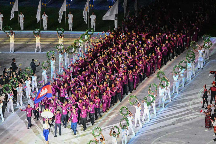 Di lintasan lapangan, perwakilan atlet dari negara-negara peserta tak hanya membawa bendera nasional, tapi juga tampil mengusung nilai dari negara masing-masing di hadapan ribuan pasang mata penonton.