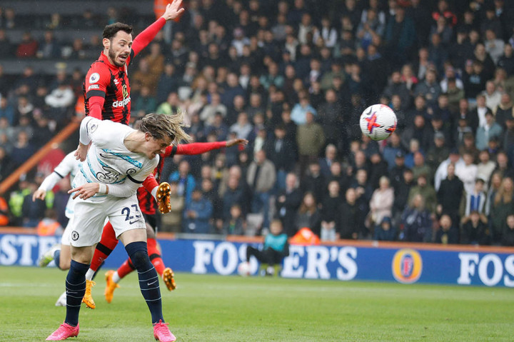 Chelsea langsung membuka saat pertandingan baru berjalan sembilan menit. Umpan silang Golo Kante dari sisi kanan disambut Conor Gallagher dengan sundulan yang menjebol sudut kiri gawang yang dijaga Neto. Skor
menjadi 1-0.