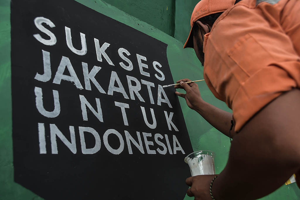 Pengecatan ulang mural tersebut dilakukan untuk mengganti mural slogan kota Jakarta yang sebelumnya, yaitu dari 'Jakarta Kota Kolaborasi' menjadi 'Sukses Jakarta Untuk Indonesia'.