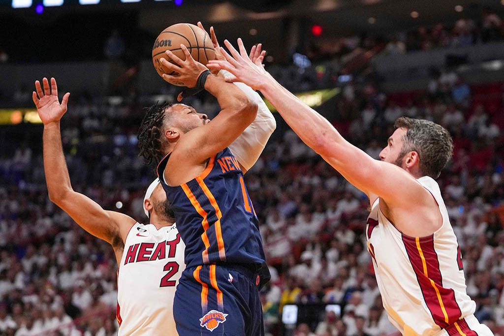 Namun demikian, faktor yang membuat Heat tetap menang meski tampil buruk adalah performa Knicks yang jauh lebih buruk. Knicks mencatat 34 persen akurasi tembakan field goals, 20 persen akurasi tembakan tiga angka, dan 46 persen dari lemparan bebas.