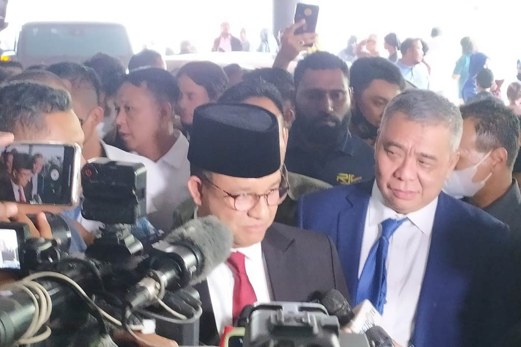 Bakal calon presiden Koalisi Perubahan untuk Persatuan Anies Baswedan mengajak publik dan relawan untuk bersama-sama membuat Indonesia menjadi lebih baik di masa depan. Salah satu caranya, melaksanakan janji kemerdekaan yang termuat dalam Pembukaan UUD 1945.