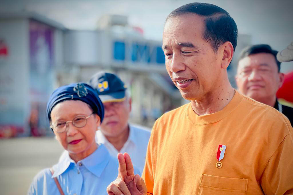 “Prinsip Indonesia di keketuaan ASEAN adalah kolaborasi dan kerja sama dengan siapa pun dan kita tidak ingin ASEAN menjadi proksi siapa pun, proksi negara mana pun,” ujar Presiden dalam keterangannya kepada awak media di Bandara Internasional Komodo, Kabupaten Manggarai Barat, Provinsi Nusa Tenggara Timur, pada Minggu, 7 Mei 2023.