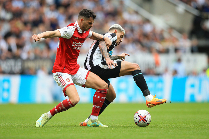 Kedua tim bermain menyerang di awal babak kedua. Newcastle nyaris menyamakan kedudukan andai saja tendangan Alexander Isak tidak membentur mistar.