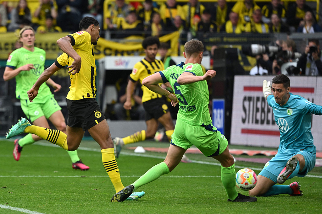 Dortmund tidak mengendurkan serangan mereka dan mampu menggandakan keunggulan menjadi 2-0 pada menit ke-28 setelah umpan tarik Adeyemi dapat disambut oleh tendangan Sebastien Haller.