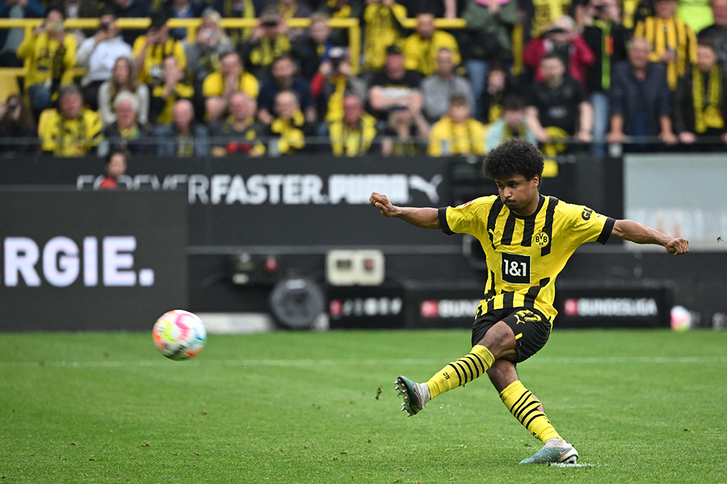 Adeyemi mencatatkan gol keduanya pada pertandingan ini setelah ia berhasil membobol gawang dari Wolfsburg pada menit ke-59 usai memanfaatkan umpan yang diberikan oleh Haller sehingga skor berubah menjadi 5-0.