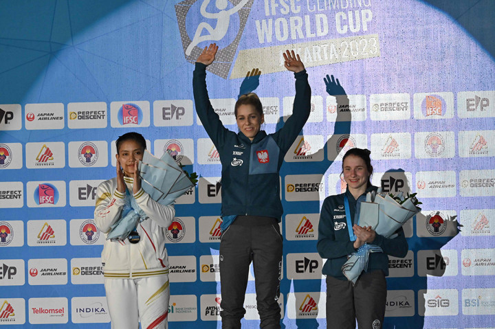 Sebenarnya catatan Desak Made di seri Jakarta telah mempertajam catatan waktu pribadinya saat meraih perunggu di IFSC World Cup seri Seoul. Di Seoul, ia mencatatkan waktu tercepat di babak semifinal dengan torehan waktu 6,58 detik. Sementara di seri Jakarta catatan waktu Desak Made tercepat dibukukan di partai final dengan catatan 6,52 detik.