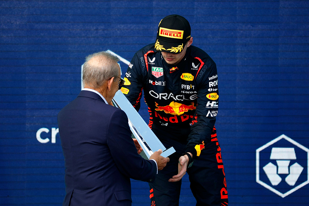 Kemenangan ke-38 Verstappen untuk Red Bull menyamai rekor tim yang dibuat oleh Sebastian Vettel.