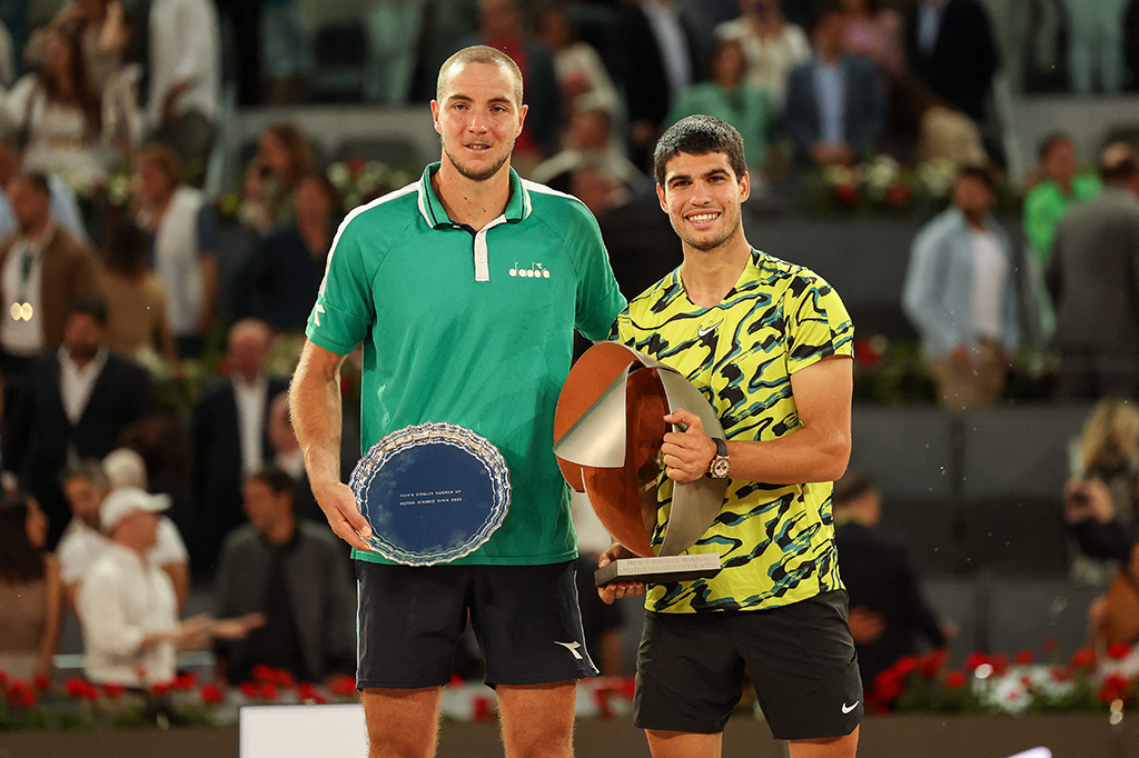 Alcaraz melanjutkan persiapannya ke Roland Garros dengan menambahkan trofi Madrid dalam kemenangan di Barcelona, Buenos Aires dan Indian Wells tahun ini, saat berhadapan dengan Struff, peringkat 65 dunia.