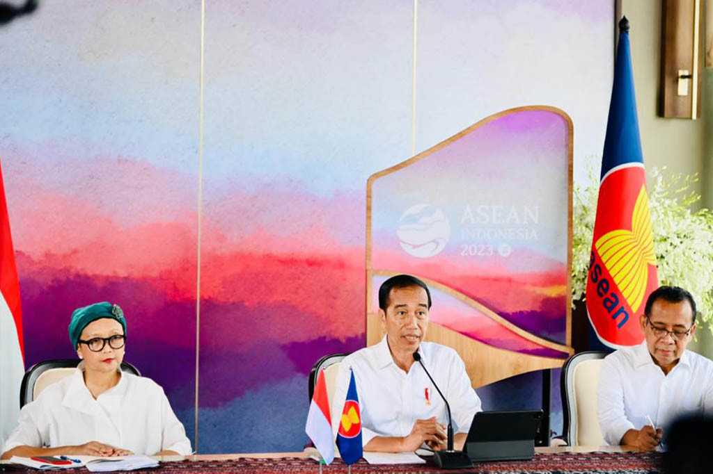 Presiden Joko Widodo menegaskan bahwa kejahatan perdagangan manusia harus diberantas tuntas dari hulu sampai ke hilir. Untuk itu, pada pelaksanaan Konferensi Tingkat Tinggi (KTT) ke-42 ASEAN di Labuan Bajo tahun 2023 ini, Indonesia akan mengusung isu pemberantasan perdagangan manusia untuk dibahas bersama negara-negara anggota ASEAN.