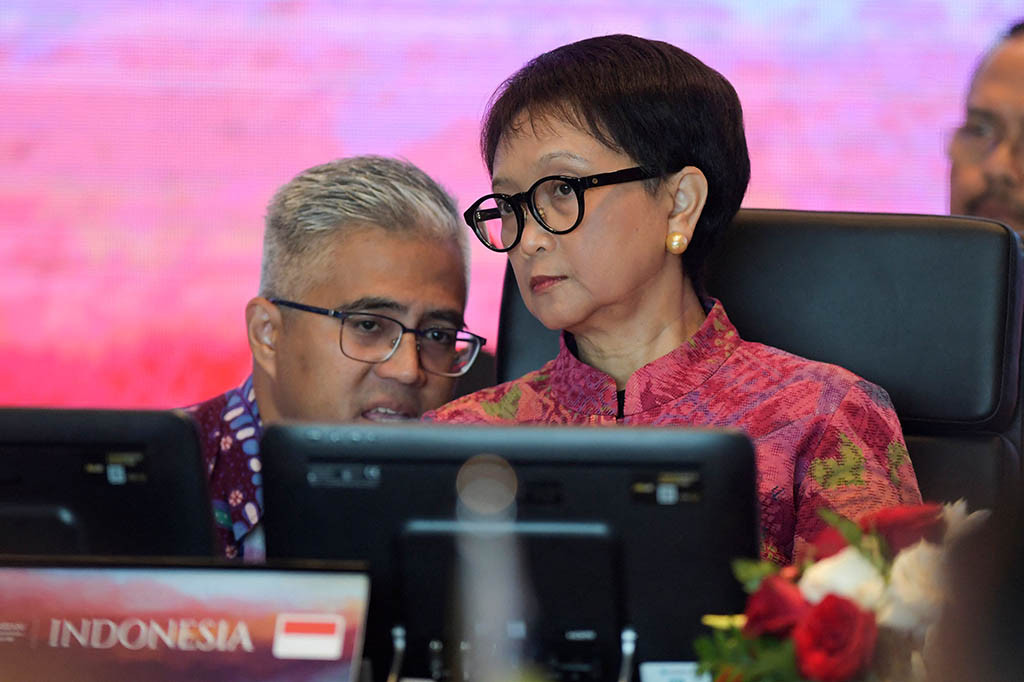 Pertemuan pada Selasa juga diikuti oleh Menlu Timor Leste, yang negaranya sedang menjalani proses menjadi anggota ke-11 ASEAN.