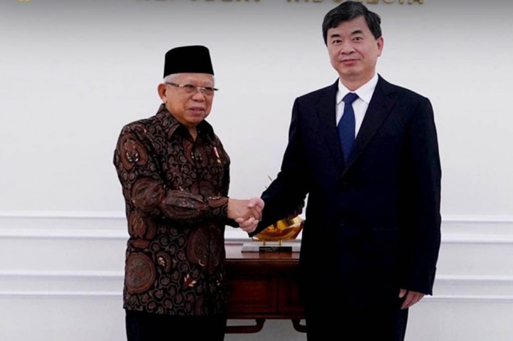 Wakil Presiden K.H. Ma’ruf Amin hari ini menerima kunjungan Secretary of The CPC Fujian Provincial Committee, Zhou Zuyi, di Istana Wakil Presiden, Selasa, 9 Mei 2023 guna membahas rencana-rencana investasi yang akan dilakukan ke depan.