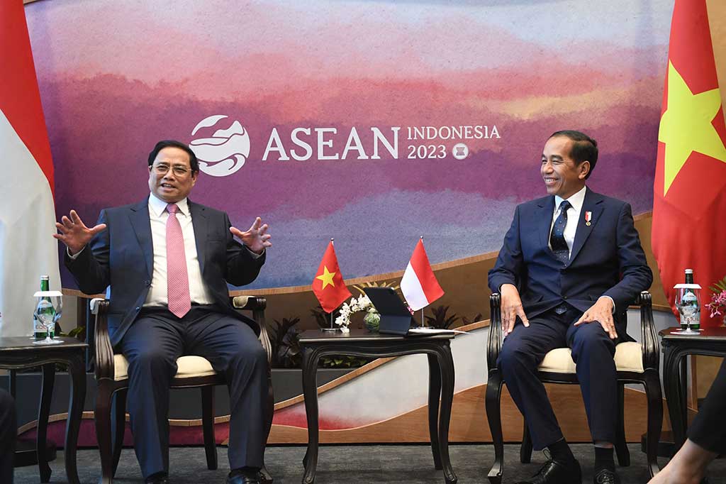 Presiden Joko Widodo melakoni sejumlah pertemuan bilateral dengan kepala negara/kepala pemerintahan anggota ASEAN, di antaranya Perdana Menteri Viernam Pham Minh Chinh.
