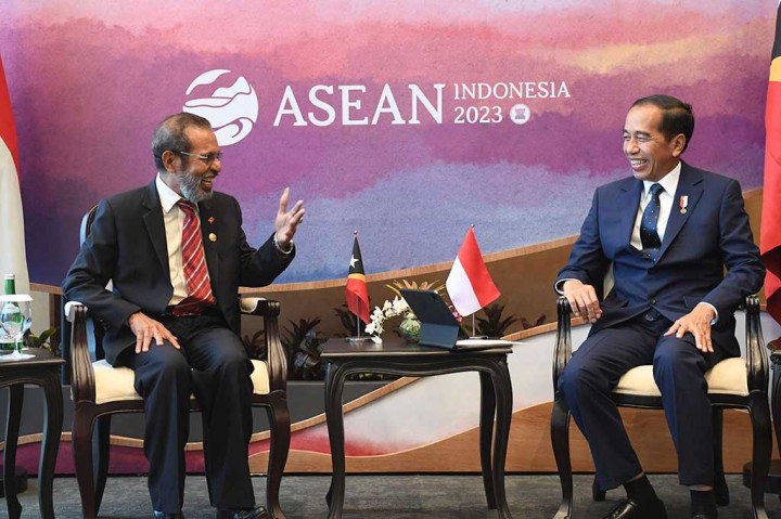 Presiden Joko Widodo melakukan pertemuan bilateral dengan PM Timor Leste Taur Matan Ruak, di sela-sela Rangkaian Konferensi Tingkat Tinggi (KTT) Ke-42 ASEAN di Labuan Bajo, Manggarai Barat, Nusa Tenggara Timur.
