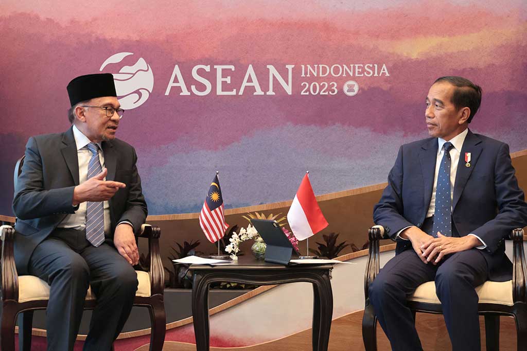 Momen Presiden Joko Widodo melakukan pertemuan bilateral dengan PM Malaysia Anwar Ibrahim.