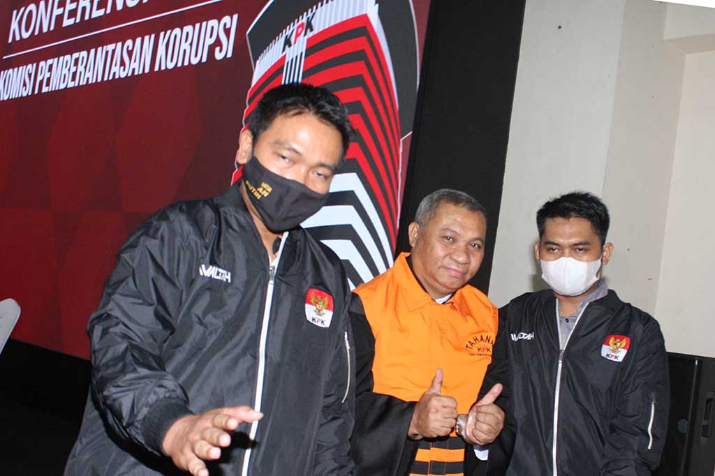 Atas saran dan pengaruh SRR tersebut, pihak-pihak yang dipanggil secara patut dan sah menurut hukum sebagai saksi, tidak hadir tanpa alasan yang jelas.