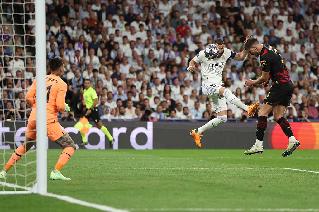 Pada menit ke-77, Real Madrid hampir mencetak gol. Sayang bola tandukan Benzema dari jarak dekat masih dapat diblok oleh Ederson. 