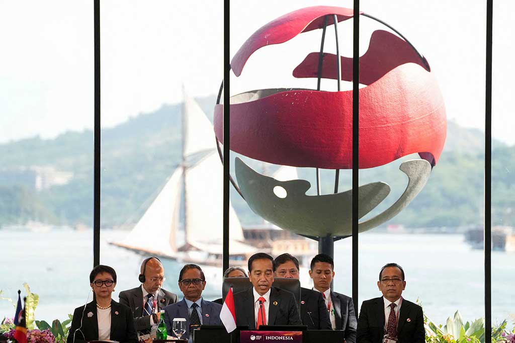 Jokowi mengawali sambutan pembukaannya dengan mengingatkan bahwa ekonomi global saat ini belum sepenuhnya, persaingan makin tajam, dan dinamika dunia makin tidak terprediksi. 