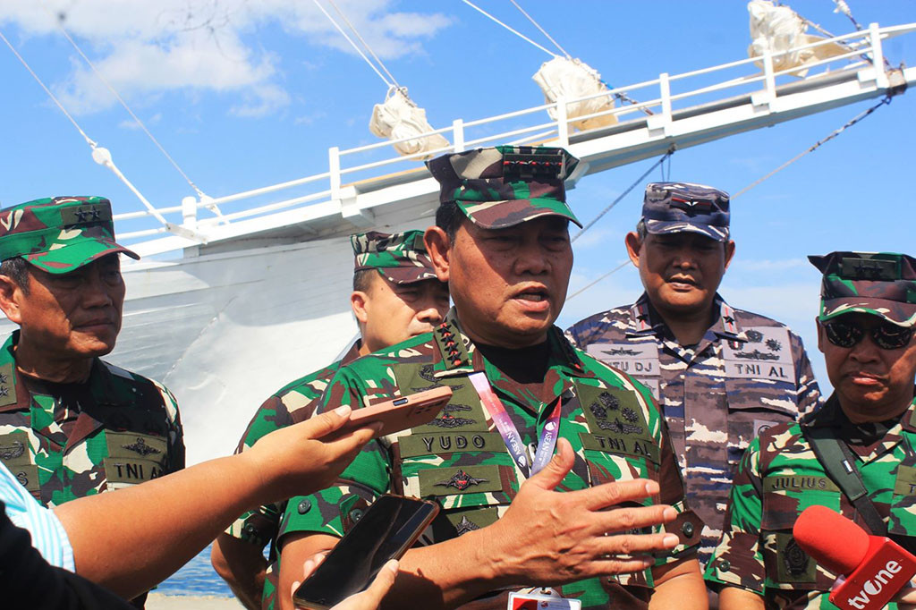 Selanjutnya, Panglima TNI memerintahkan para prajurit TNI untuk menjaga keamanan laut sekitaran Hotel Meruorah Labuan Bajo yang menjadi tempat pertemuan para kepala negara ASEAN di hari pertama ini.