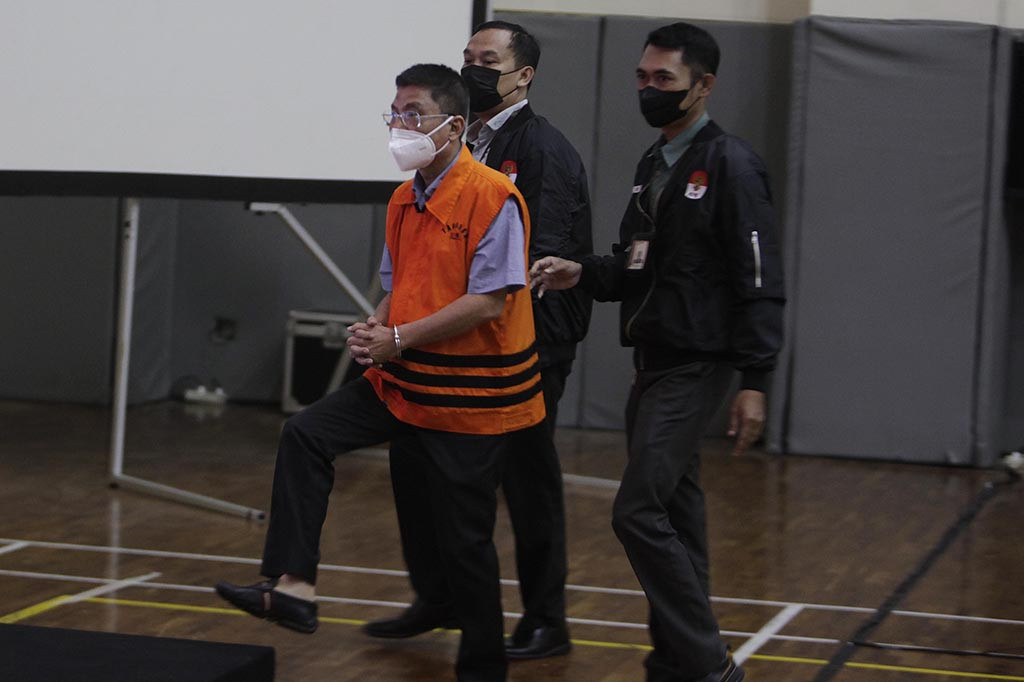 Asep menjelaskan konstruksi perkara tersebut terjadi pada proyek pembangunan jalan lingkar timur duri Bengkalis pada Dinas Pekerjaan Umum Pemerintah Kabupaten Bengkalis, dengan anggaran sebesar Rp203,9 miliar yang bersumber dari APBD Tahun Anggaran 2012 dan APBD Tahun Anggaran 2013.