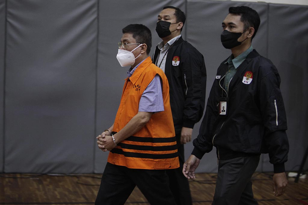 Komisi Pemberantasan Korupsi (KPK) secara resmi menahan Suryadi Halim (SH) sebagai tersangka dugaan korupsi proyek multiyears pembangunan Jalan Lingkar Barat Duri Kabupaten Bengkalis, Riau, Tahun Anggaran 2013-2015.