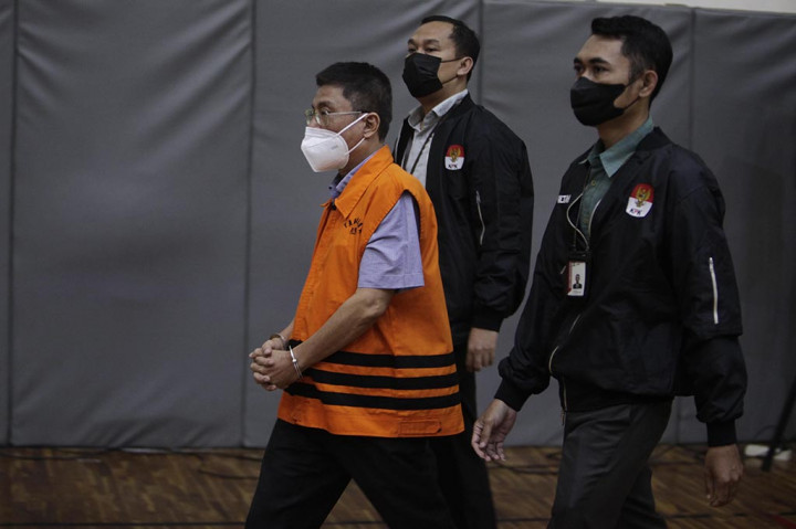 Komisi Pemberantasan Korupsi (KPK) secara resmi menahan Suryadi Halim (SH) sebagai tersangka dugaan korupsi proyek multiyears pembangunan Jalan Lingkar Barat Duri Kabupaten Bengkalis, Riau, Tahun Anggaran 2013-2015.