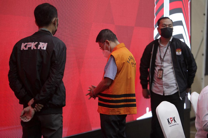 Tersangka SH, selaku Komisaris PT Rimbo Peraduan (RP), berkeinginan untuk memenangkan tender dan mengerjakan proyek tersebut.