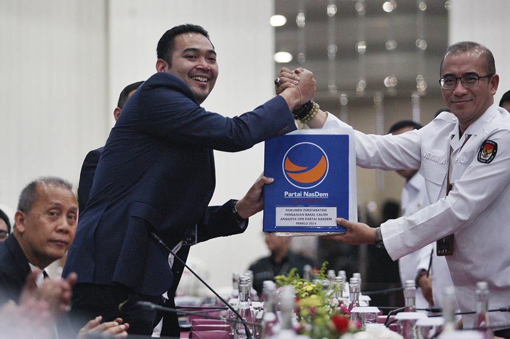 Pewarta ANTARA di Kantor KPU RI melaporkan berkas tersebut diterima langsung oleh Ketua KPU RI Hasyim Asyari dari Ketua Koordinator Badan Pemenangan Pemilu (Bapilu) DPP Partai Nasdem Prananda Surya Paloh di Ruang Sidang Utama, Kantor KPU RI, Jakarta, Kamis, 11 Mei 2023 sekitar pukul 12.10 WIB.