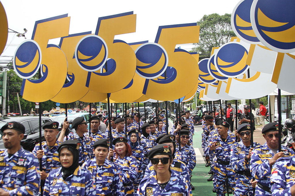 Pendaftaran 580 bacaleg diantar dengan iring-iringan dari berbagai elemen masyarakat, mulai dari elemen internal partai  hingga elemen masyarakat lainnya. Berbagai elemen tersebut menjadi simbol bahwa Partai NasDem peduli dengan aspirasi masyarakat.