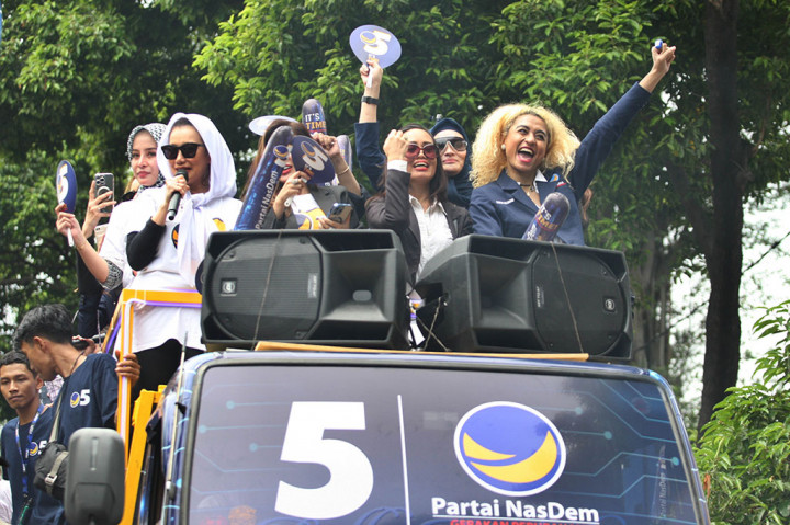 Parade tersebut juga diisi dengan jingle musik NasDem dengan nomor urut 5.