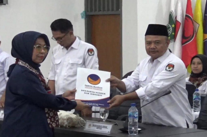 Bacaleg NasDem Sidoarjo ada yang dari background pengusaha, santri, cendekiawan dan terbanyak kaum milenial. Pendaftaran bacaleg ke kantor KPUD Sidoarjo ini, dipimpin Ketua DPD Partai NasDem Sidoarjo Nur Hendriyatiningsih. Berkas bacaleg diserahkan Nur Hendriyatiningsih kepada Ketua KPUD Sidoarjo M Iskak.