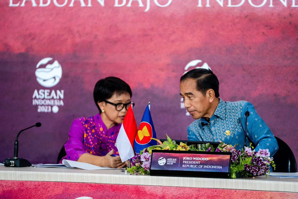 Hal tersebut diungkapkan Presiden RI Joko Widodo dalam keterangan pers didampingi oleh Menteri Luar Negeri Retno LP Marsudi dan Menteri Sekretaris Negara Pratikno, di Hotel Meruorah, Labuan Bajo, Kamis, 11 Mei 2023.