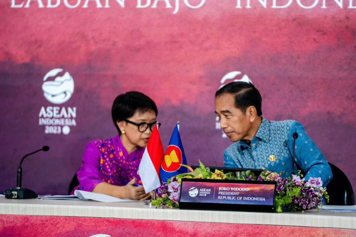 Hal tersebut diungkapkan Presiden RI Joko Widodo dalam keterangan pers didampingi oleh Menteri Luar Negeri Retno LP Marsudi dan Menteri Sekretaris Negara Pratikno, di Hotel Meruorah, Labuan Bajo, Kamis, 11 Mei 2023.