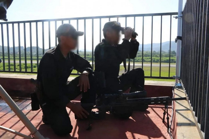 Sementara itu, personel Satbravo 90 Kopasgat juga dilibatkan dalam pengamanan helipad BKO Paspampres RI.