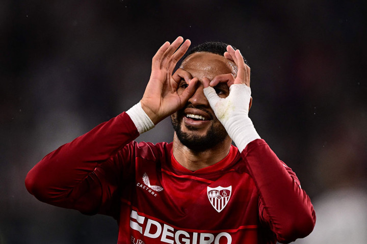 Tim tamu berhasil membuka keunggulan pada menit ke-26. Youssef En-Nesyri mencatatkan namanya di papan skor setelah menyelesaikan umpan silang datar Lucas Ocampos. Tidak ada gol tambahan hingga jeda.
