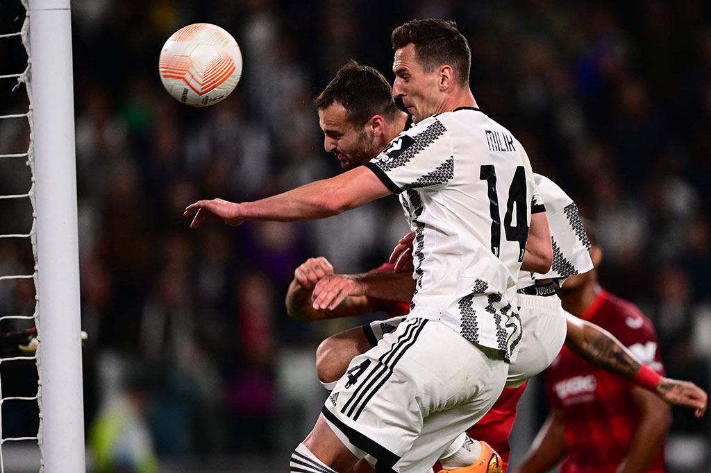 Kemenangan Sevilla yang sudah di depan mata akhirnya buyar setelah Juve bisa menyamakan kedudukan di masa injury time. Sepak pojok Chiesa dibelokkan Pogba sebelum ditanduk Gatti yang tidak terkawal. Kedudukan menjadi 1-1 hingga laga usai.