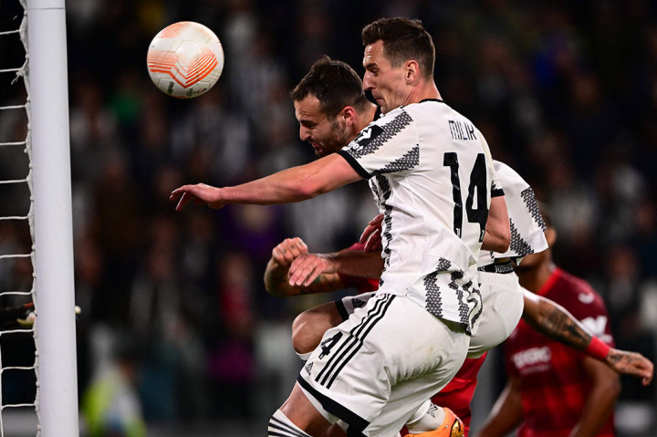 Kemenangan Sevilla yang sudah di depan mata akhirnya buyar setelah Juve bisa menyamakan kedudukan di masa injury time. Sepak pojok Chiesa dibelokkan Pogba sebelum ditanduk Gatti yang tidak terkawal. Kedudukan menjadi 1-1 hingga laga usai.
