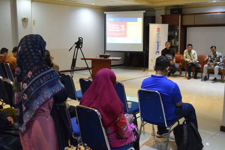 Silaturahmi dan Halal Bihalal Forum Beasiswa Indonesia juga diisi sesi tanya jawab dengan nara sumber Perwakilan dari Perhimpunan Pelajar Indonesia Dunia (PPI Dunia) Khoirul Anam didampingi M Saefudin dari Lembaga Pengembangan Insani (LPI) Dompet Dhuafa dan Herfindo Satria Gading Sekretaris Surya Edukasi Bangsa Foundation.