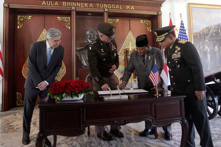 Dalam pertemuan selama lebih dari 1,5 jam, Prabowo dan McConville membahas penguatan kerja sama antara Angkatan Darat AS dan TNI AD terutama bidang pendidikan, pelatihan, dan pertukaran personel. 
 