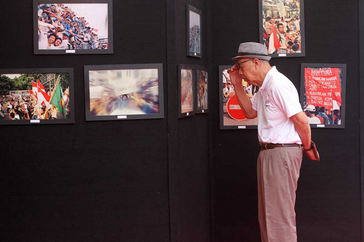 Pameran tersebut digelar untuk mengingat kembali kejamnya peristiwa pada zaman Orde Baru tersebut, dimana menyebabkan ratusan korban meninggal dan hilang. 