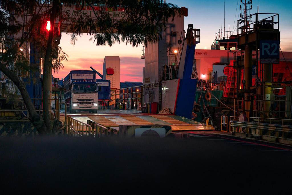 Dubes Indonesia di Singapura, Suryo Pratomo menyampaikan bahwa ”Ekspor ini merupakan milestone yang menandai peningkatan kerja sama perdagangan yang lebih kohesif antara Indonesia dengan Singapura” “Ekspor ini juga merupakan tindak lanjut yang konkret dari pertemuan di antara kedua pemimpin dalam leaders retreat, Mei lalu di Singapura. Sebelumnya Indonesia berhasil mengekspor ayam potong beku dan produk ayam olahan sejak bulan Juni tahun lalu.”