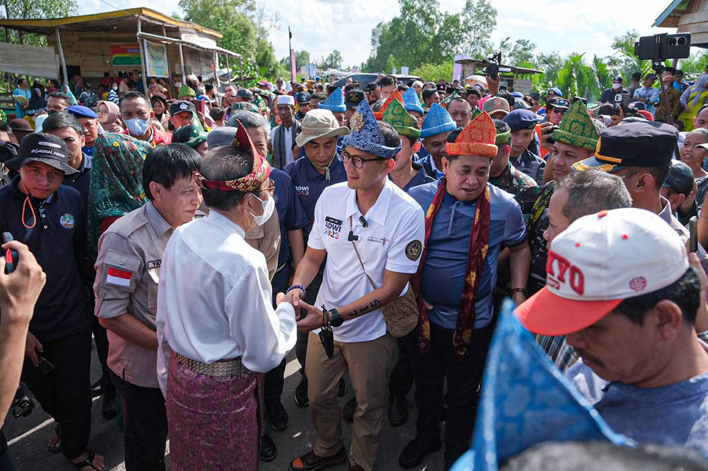 Hal itu mendapat komentar pedas dari Menteri Pariwisata dan Ekonomi Kreatif (Menparekraf) Sandiaga Salahuddin Uno yang saat itu mengunjungi desa wisata Sungsang IV tersebut.