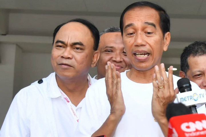 Presiden Joko Widodo mengapresiasi prestasi tim nasional Indonesia pada ajang perhelatan olahraga SEA Games 2023 di Kamboja yang sampai dengan saat ini telah meraih 60 medali emas. Demikian disampaikan Presiden dalam keterangannya kepada awak media setelah menghadiri acara Musyawarah Rakyat di Istora Senayan, Jakarta, pada Minggu, 14 Mei 2023.