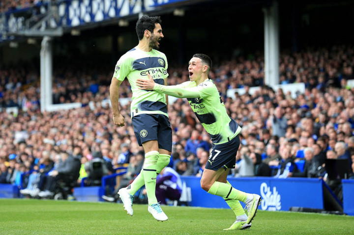 Tim tamu bisa membuka keunggulan pada menit ke-37 berkat gol Gundogan. Umpan silang Mahrez dari sisi kanan berhasil dikontrol Gundogan di kotak penalti sebelum berbalik menendang bola ke sudut kiri gawang tanpa bisa dihalau Pickford. Skor menjadi 1-0.